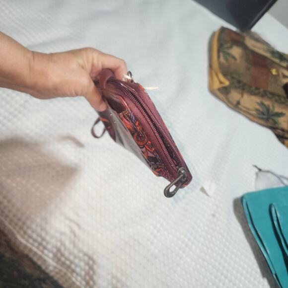 SAKROOTS NWT CABRRNET SPIRIT WRISTLET WALLET - Picture 9 of 9